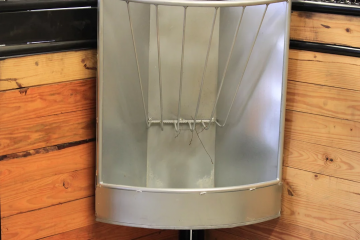 Image of item: GALV. CORNER FEEDER